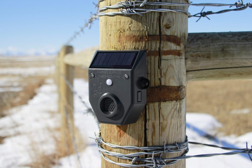 The Illustration showing the range of the Margo Gadfly Animal Alarm from Margo Supplies on a fence